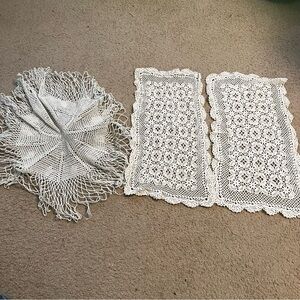 Bundle of white doilies